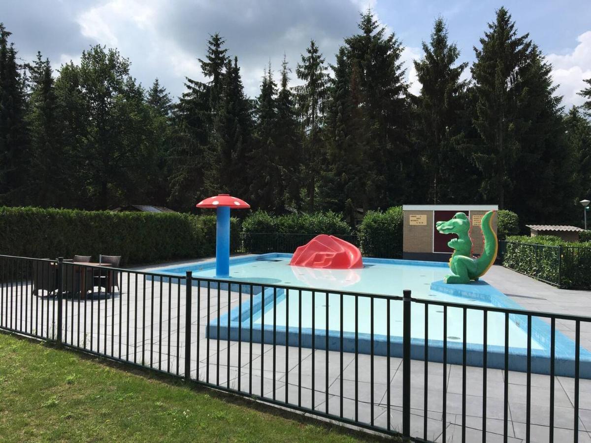 Sfeervol Vakantiehuisje In Bosrijke Omgeving Форден Екстериор снимка
